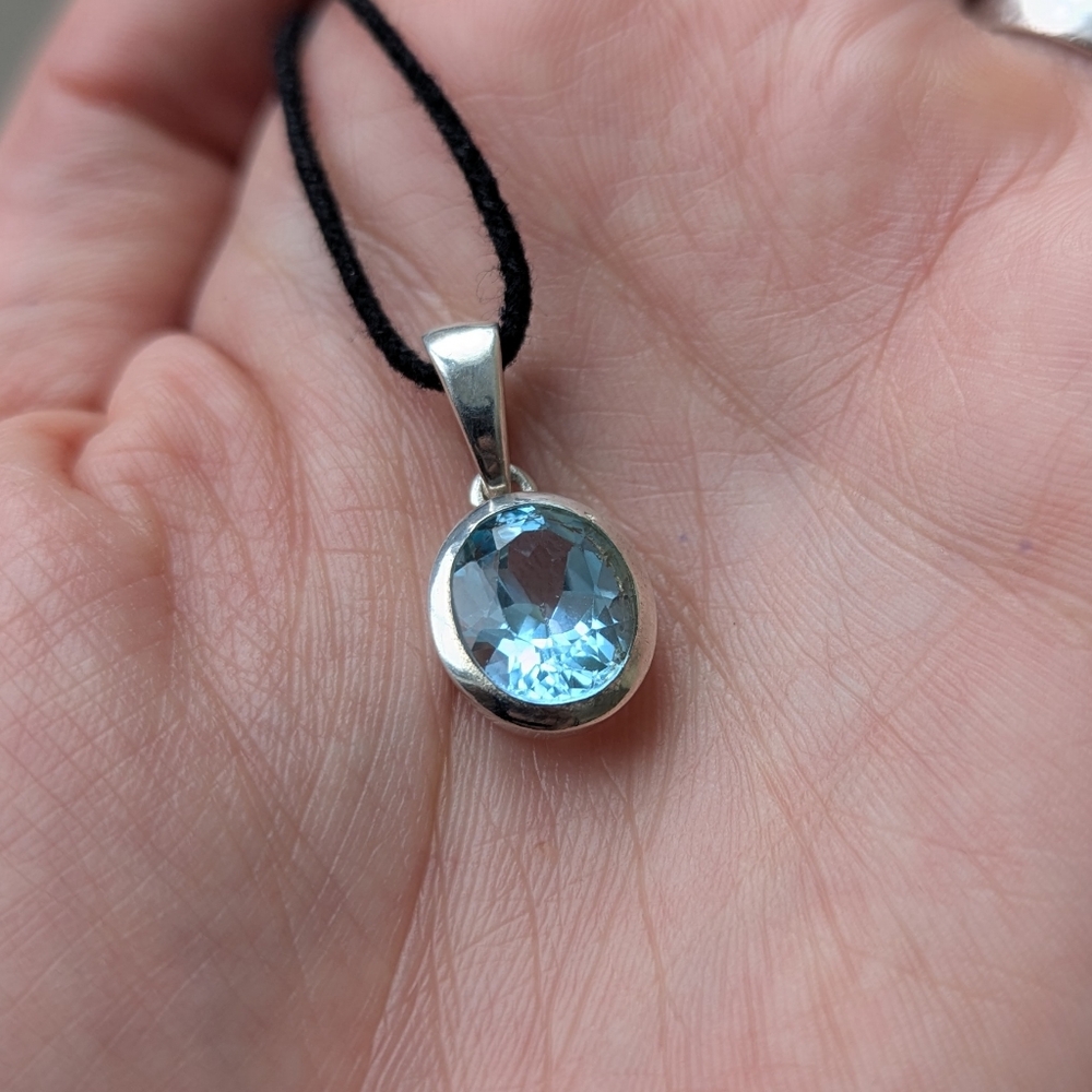 Beautiful Faceted Light Blue Aquamarine Sterling Silver 925 Pendant.